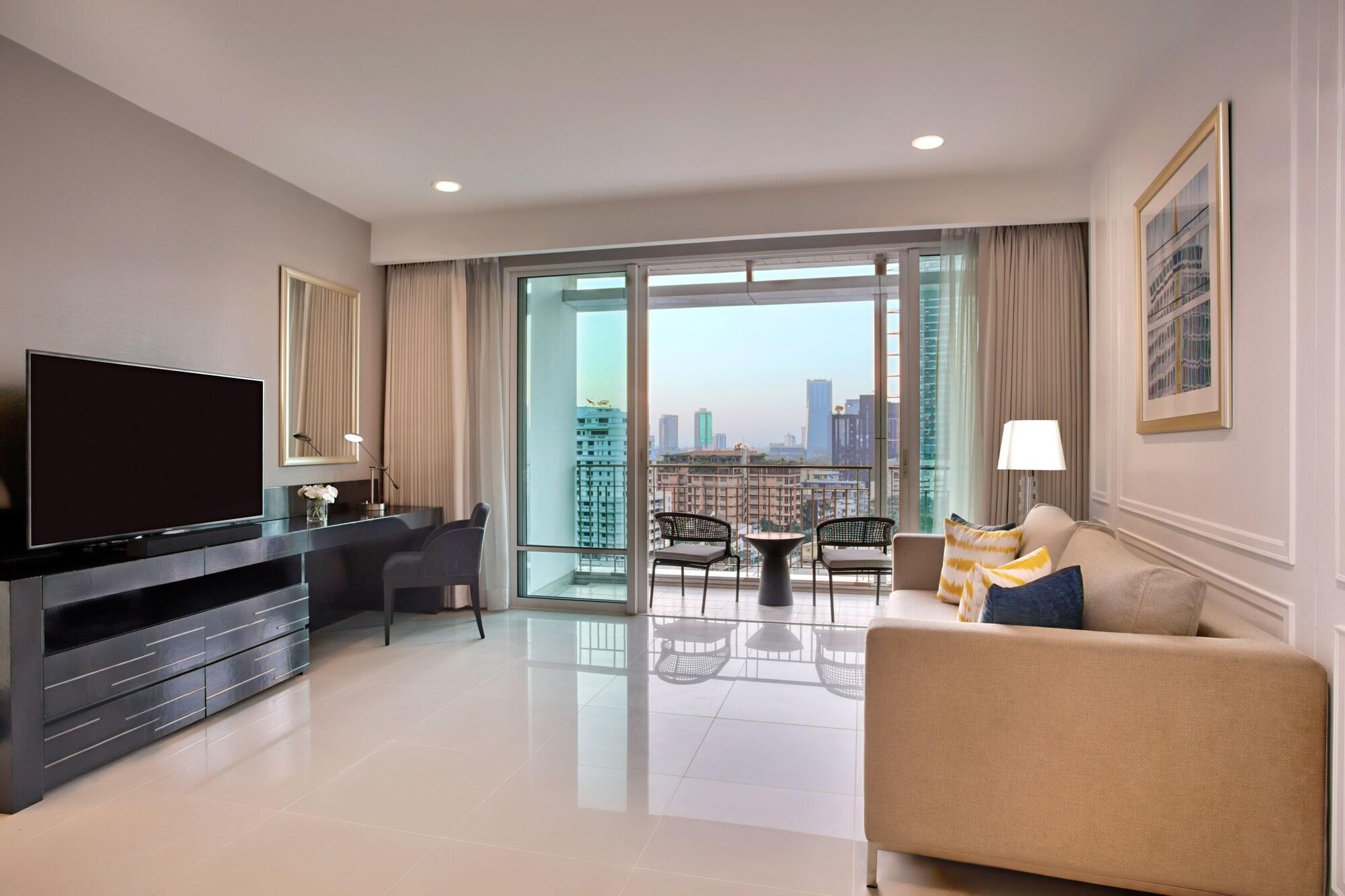 Dusit Ratchadamri, Khách sạn