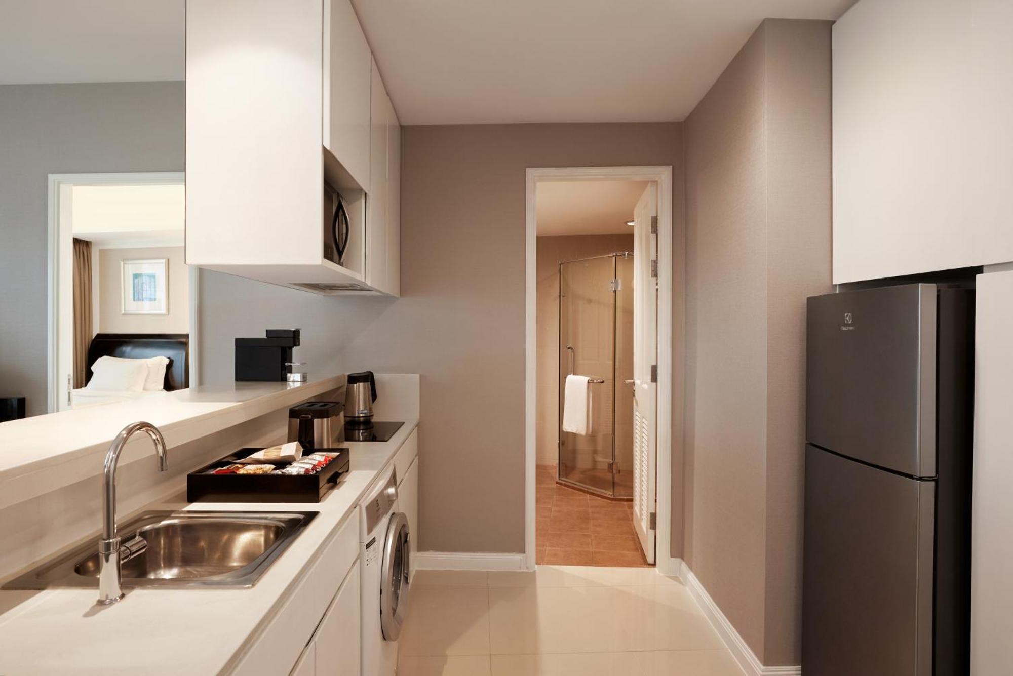 Dusit Ratchadamri, Khách sạn 5*